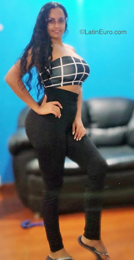 Date this athletic United States girl Andreina from Caracas CO32423
