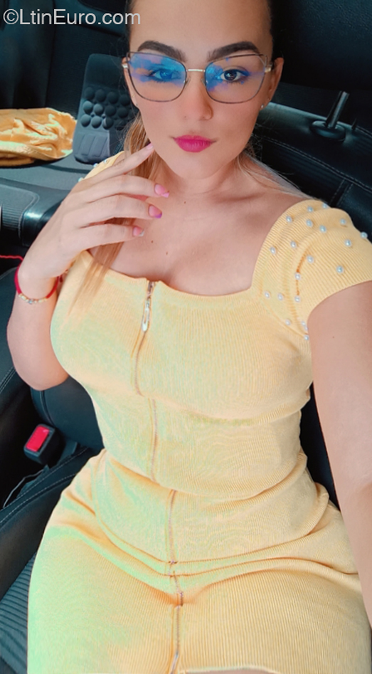 Date this pretty Colombia girl Isabel from Apartado CO32478