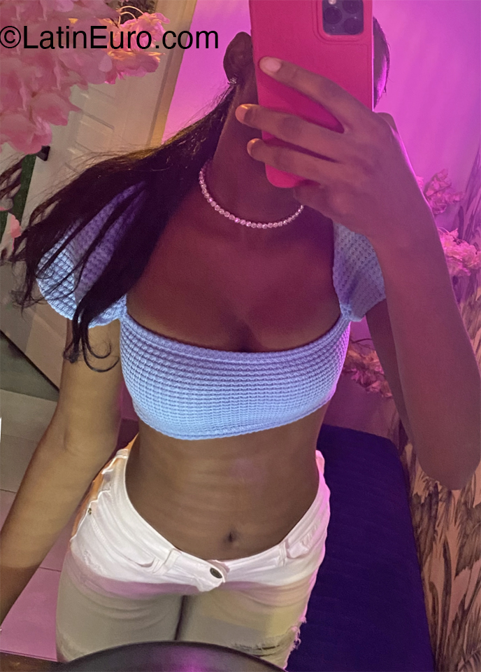 Date this attractive Dominican Republic girl Kilsey from Santo Domingo DO47214