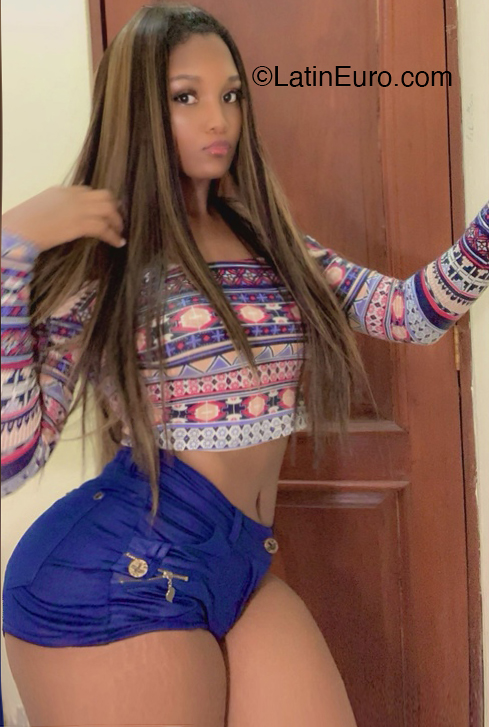 Date this stunning Dominican Republic girl Nica from Santo Domingo DO47519