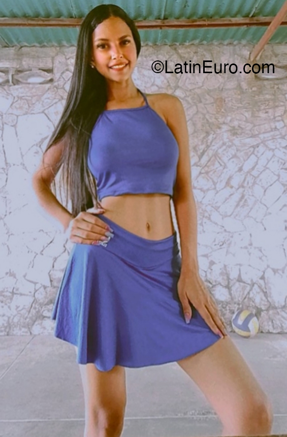 Date this athletic Venezuela girl Mariana from  VE4586