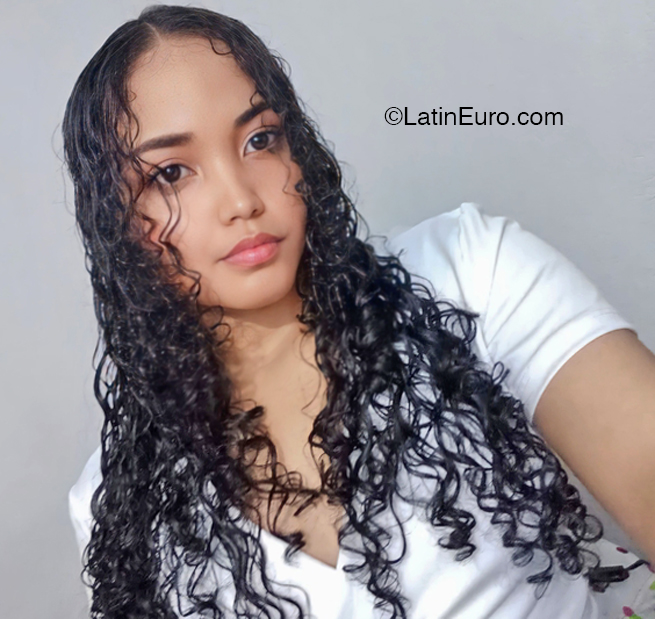 Date this gorgeous Colombia girl Maria from Medellin CO32576
