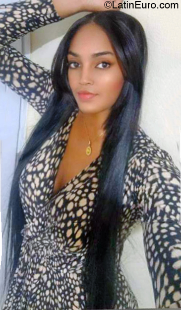 Date this hard body Dominican Republic girl Nallely from Santo Domingo DO50802