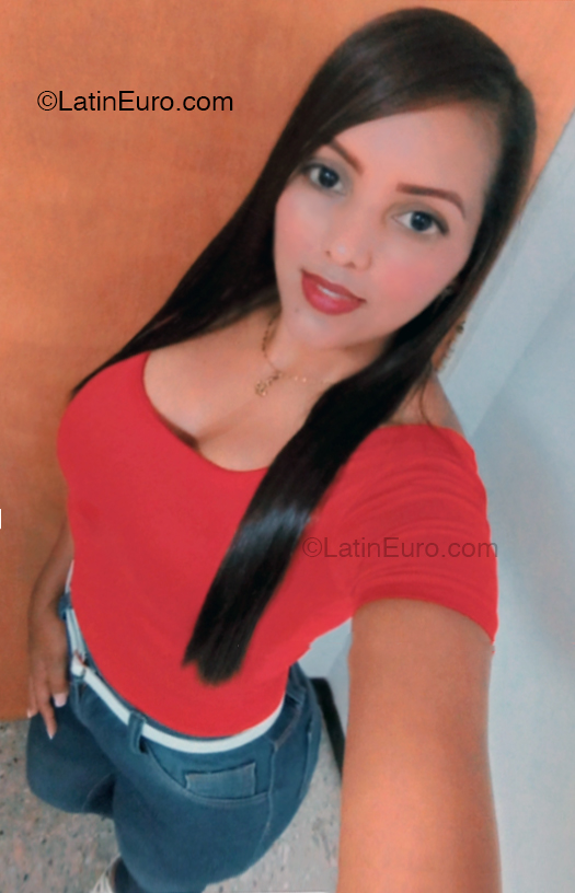 Date this stunning Venezuela girl Chiqui from Caracas VE4885