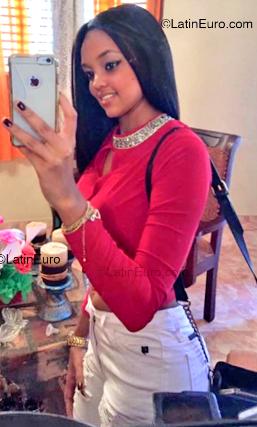 Date this charming Dominican Republic girl Elaine from Santiago DO52257