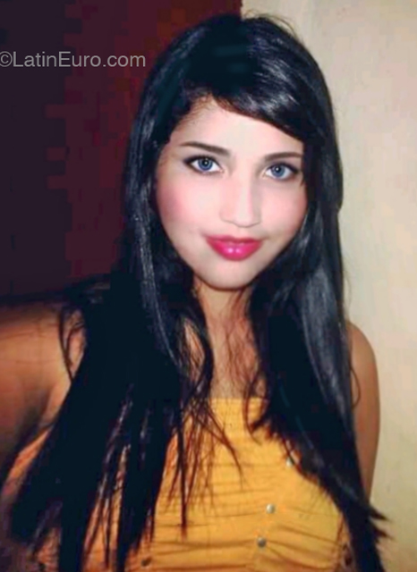 Date this sultry Venezuela girl Ginebra from Caracas VE4929