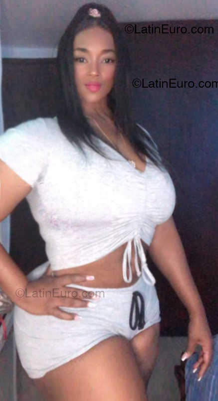 Date this beautiful Colombia girl Kmila from Armenia CO32994