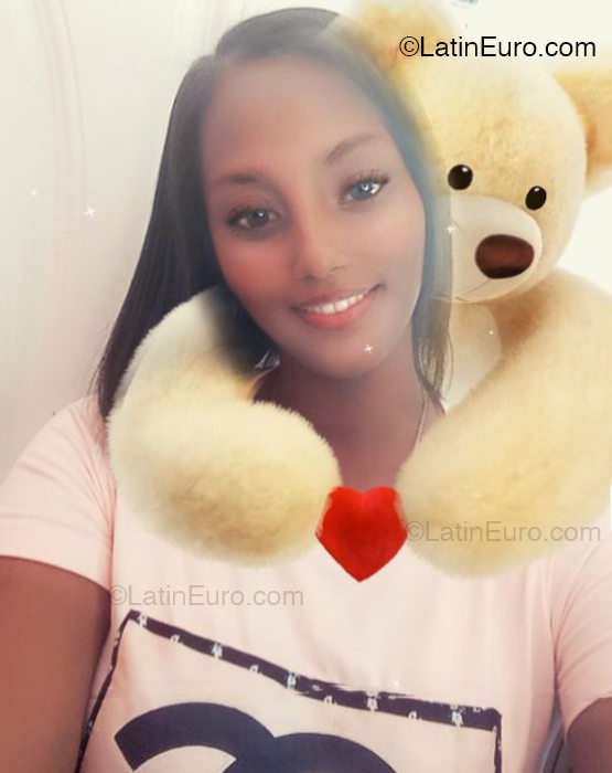 Date this georgeous Dominican Republic girl Betz from Santo Domingo DO53107