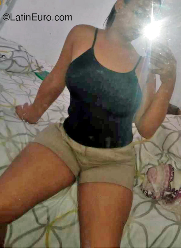 Date this charming Dominican Republic girl Alejandra from Santo Domingo DO53115