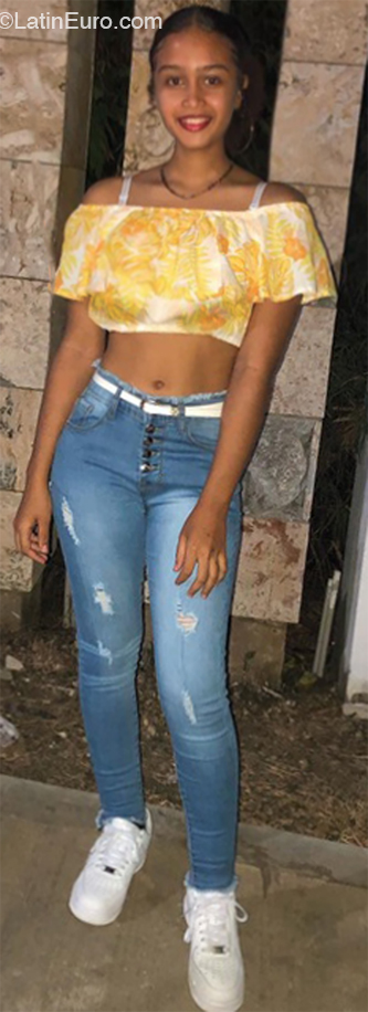 Date this hot Dominican Republic girl Alainy from Santo Domingo DO53586