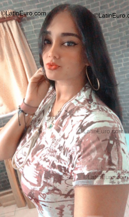 Date this gorgeous Dominican Republic girl Lisbeth from Santo Domingo DO53705