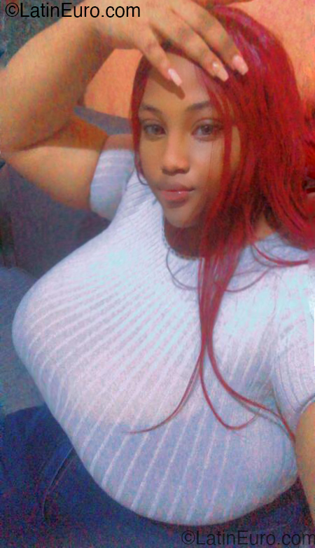 Date this sultry Dominican Republic girl Iris from Santo Domingo DO53898