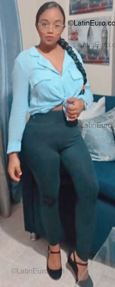 Date this charming Dominican Republic girl Michelly from Santo Domingo DO53940