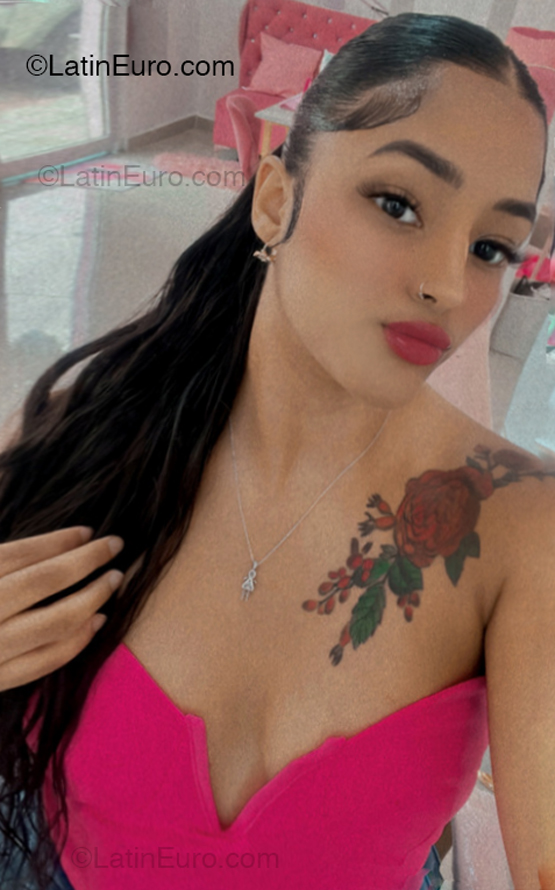 Date this exotic Dominican Republic girl Heidy from Santo Domingo DO54032