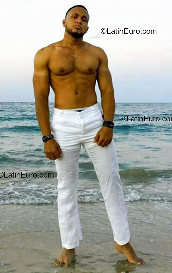 Date this nice looking Dominican Republic man John from Santiago De Los Caballeros DO54352