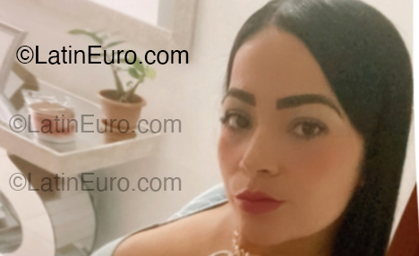 Date this good-looking Venezuela girl Angie from Caracas VE5204