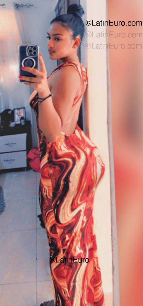 Date this passionate Dominican Republic girl Rosalva from Santo Domingo DO54538