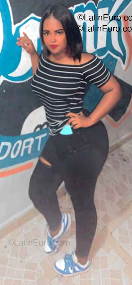 Date this voluptuous Dominican Republic girl Mara from Santo Domingo DO54615