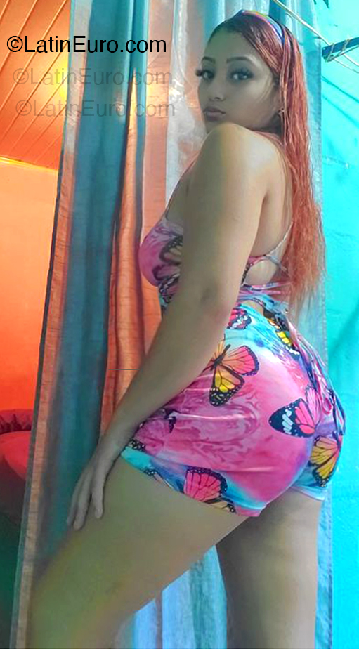 Date this voluptuous Trinidad and Tobago girl Paola from Port Of Spain TT117