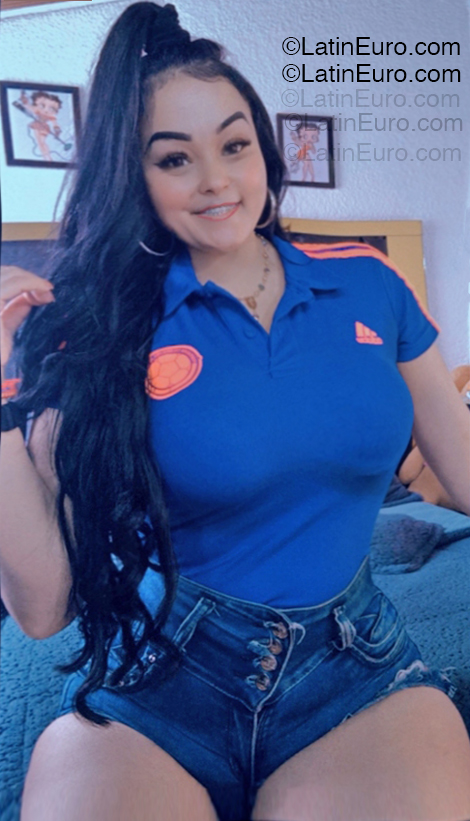 Date this exotic Colombia girl Lupita from Bogota CO33324