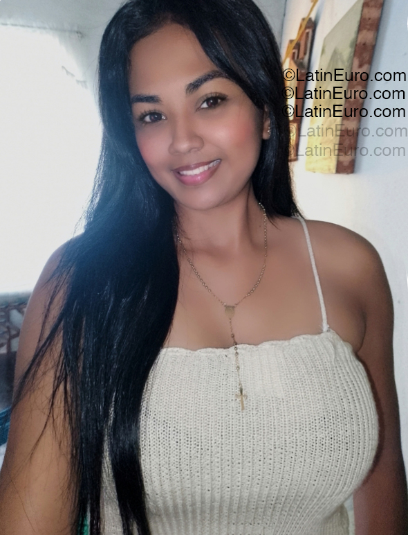 Date this athletic Venezuela girl Rosi from Caracas VE5292