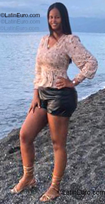 Date this hot Dominican Republic girl Yosira from Santo Domingo DO55119