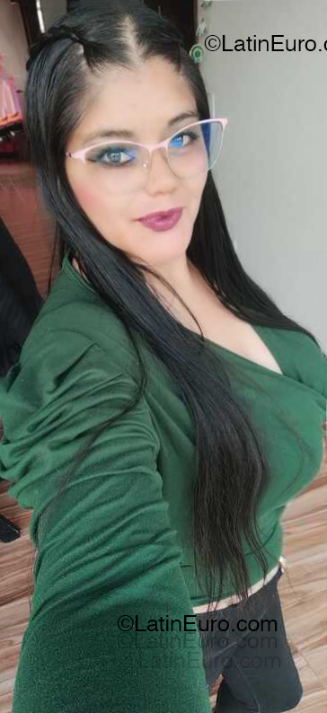 Date this foxy Colombia girl Xiomara from Zipaquira CO33399