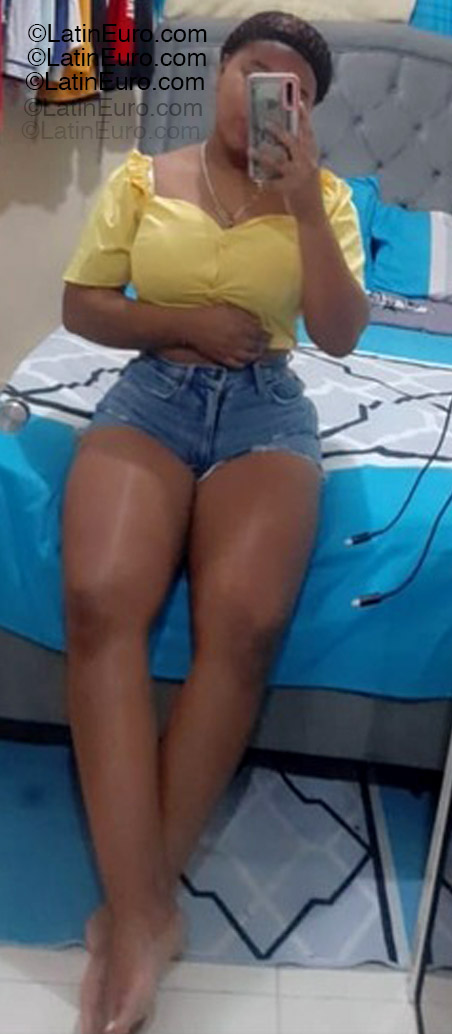 Date this pretty Dominican Republic girl Mari from Santo Domingo DO55255