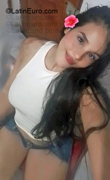 Date this cute Colombia girl Naomi from Bucaramanga CO33409