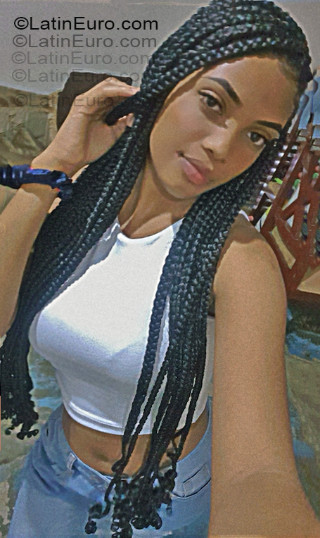 Date this pretty Dominican Republic girl Lisbeth from Santo Domingo DO55379