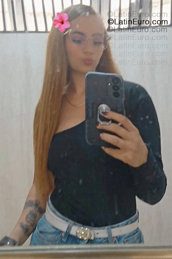 Date this nice looking Venezuela girl Paola from Valera VE5340