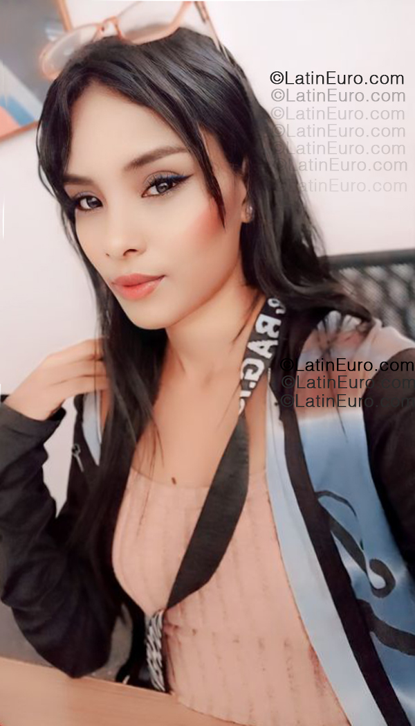 Date this cute Venezuela girl Khalifet from La Guaira VE5346