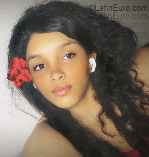 Date this sensual Dominican Republic girl Daneisy from Santo Domingo DO55461