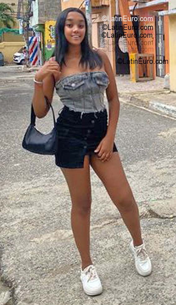 Date this hot Dominican Republic girl Angela from Santo Domingo DO55470