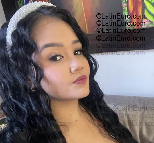 Date this gorgeous Colombia girl Anais from Bogota CO33482