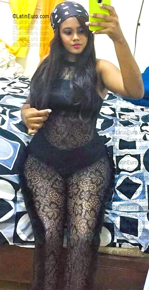 Date this attractive Dominican Republic girl Angelica from Santo Domingo DO55597