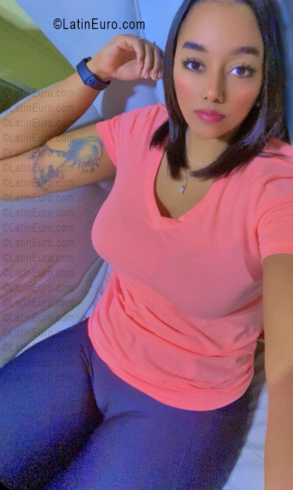 Date this athletic Dominican Republic girl Stefany from Santo Domingo DO55608