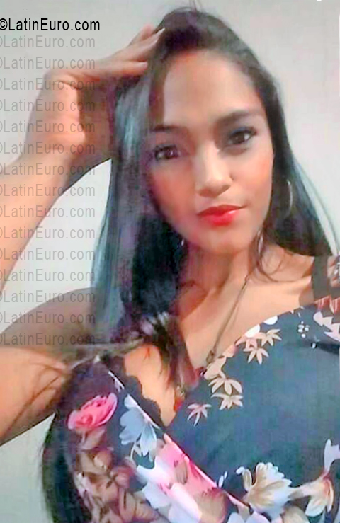 Date this foxy Venezuela girl Hasa from Anzoategui VE5391