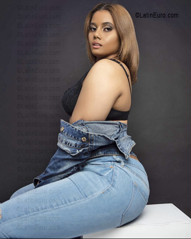 Date this beautiful Dominican Republic girl Elizabeth from Santo Domingo DO55651