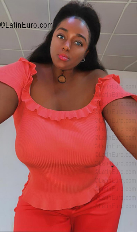 Date this exotic Cameroon girl Tonia from Yaounde CM303