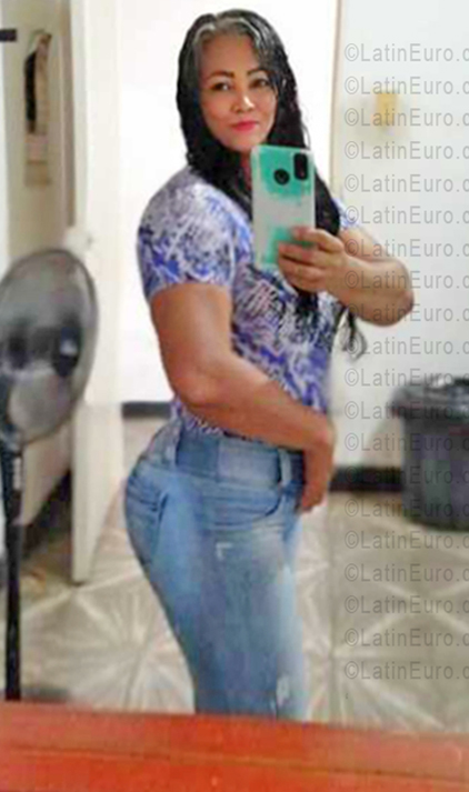 Date this sensual Colombia girl Adriana from Cali CO33546