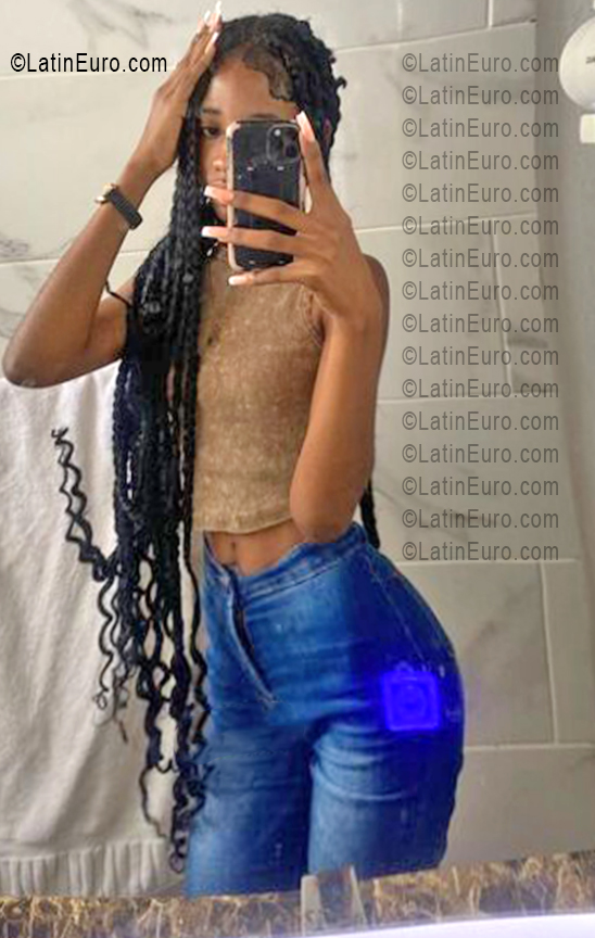 Date this sensual Dominican Republic girl Kame from Santiago DO55790