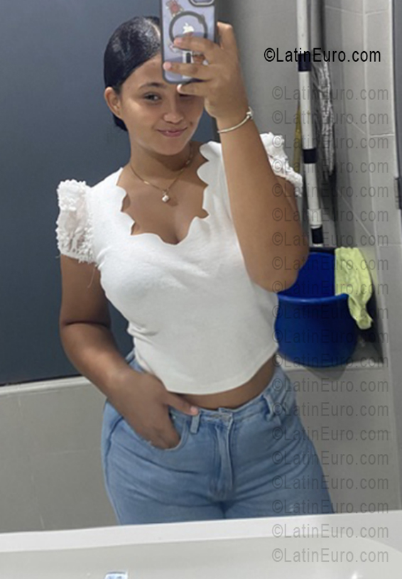 Date this beautiful Dominican Republic girl Rosee from Nagua DO55792