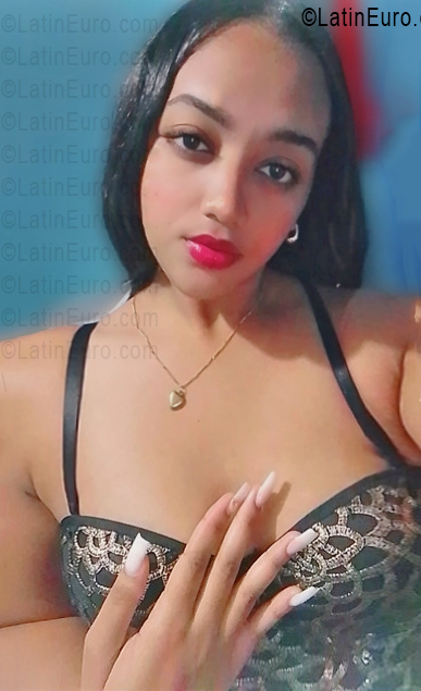 Date this hard body Dominican Republic girl Delania from Santiago DO55837