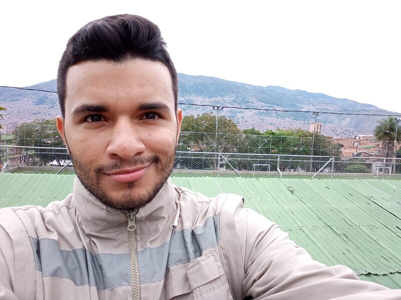 Date this tall Colombia man Andres from Medellin CO33565