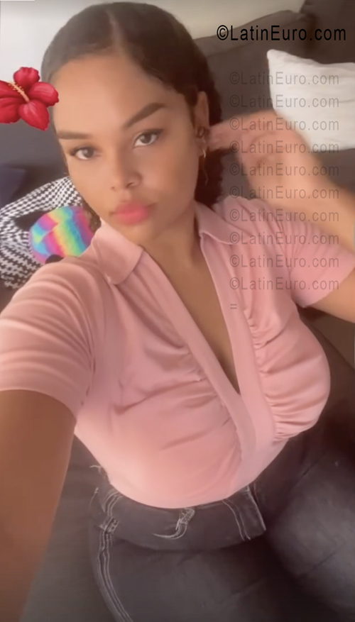 Date this happy Dominican Republic girl Yvette from Santo Domingo DO55856