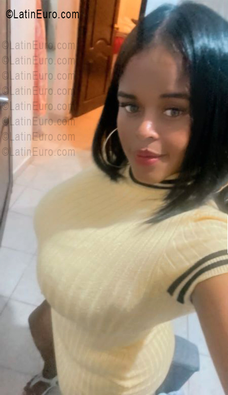 Date this hard body Dominican Republic girl Yennifer from Santo Domingo DO55880