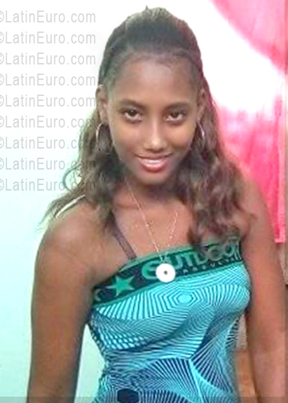 Date this funny Italy girl Besaida from san pedro de macoris DO55889