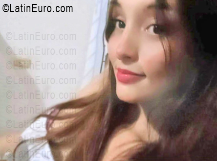 Date this nice looking Colombia girl Andrea from Monteria CO33610