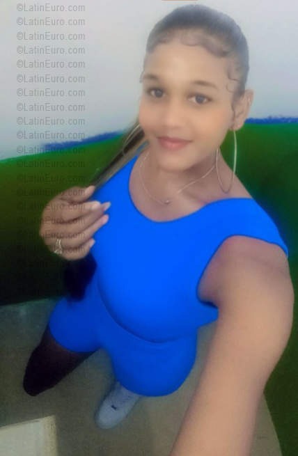Date this georgeous Dominican Republic girl Rosi from Santo Domingo DO55970